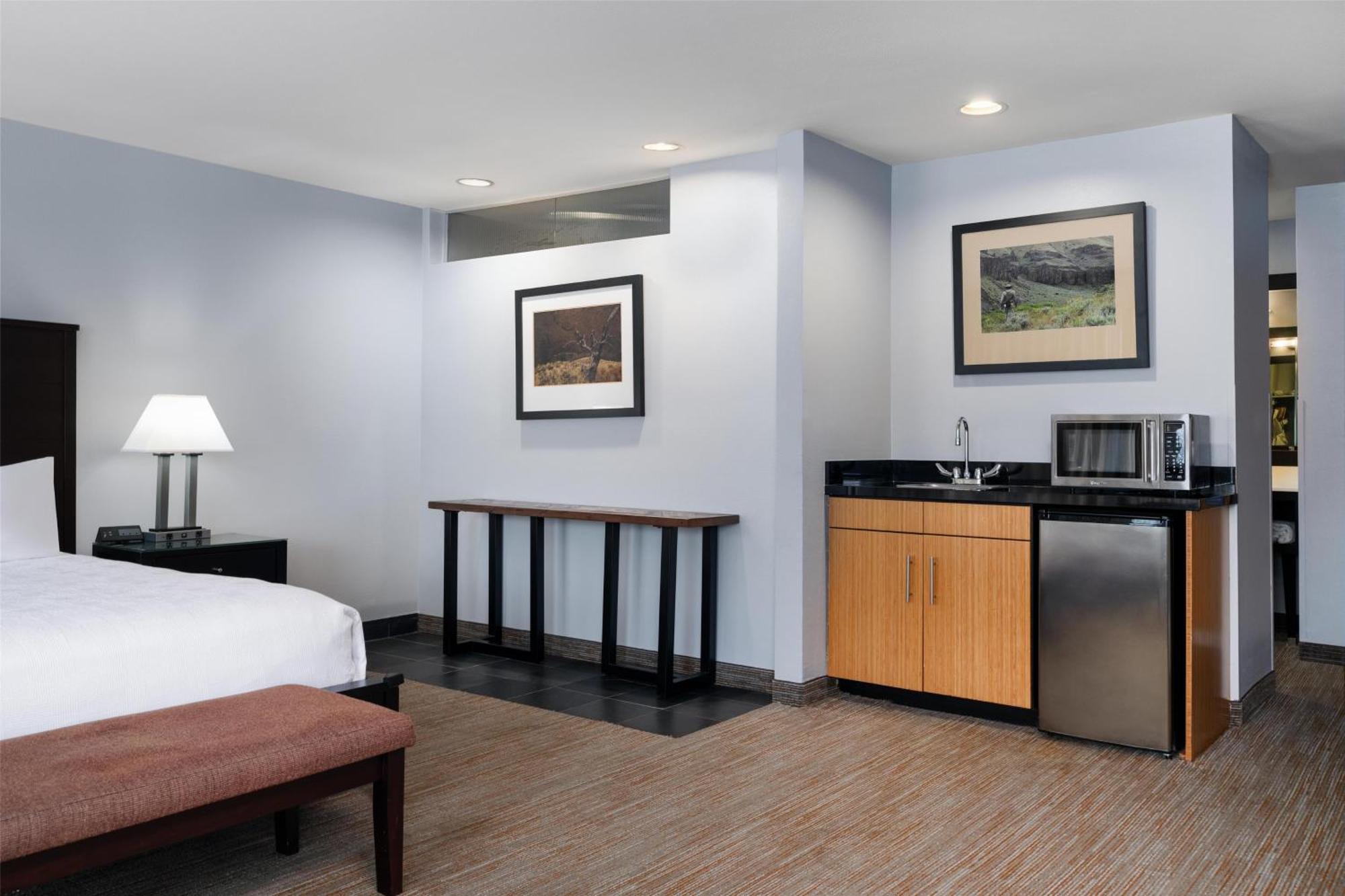 Deluxe King Room River View Patio Oversized Room No Pets,1698996582:JPEG